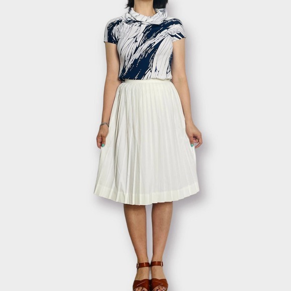 Vintage 70s Lady Manhattan Navy and White Blouse - Picture 2 of 4